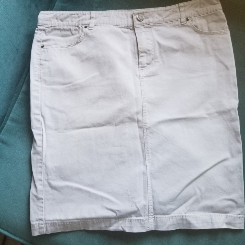 Knee length skirt